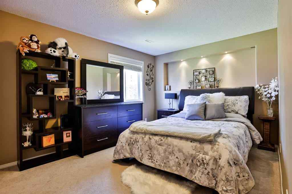 MLS® A2245195 - 240 Squamish Court W in Indian Battle Heights Lethbridge, Residential