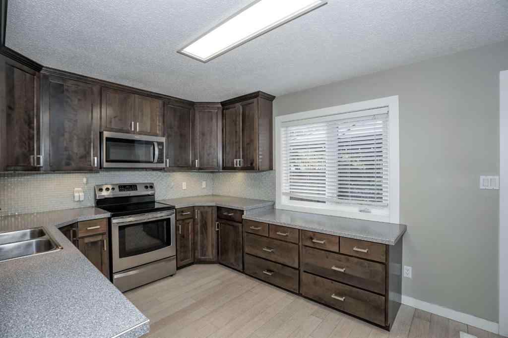 MLS® A2245236 - 8221 102 Avenue  in Saddleback Ridge Peace River, Residential