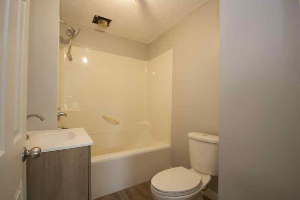 MLS® A2245244 - 318 8 Street SE in SE Hill Medicine Hat, Residential