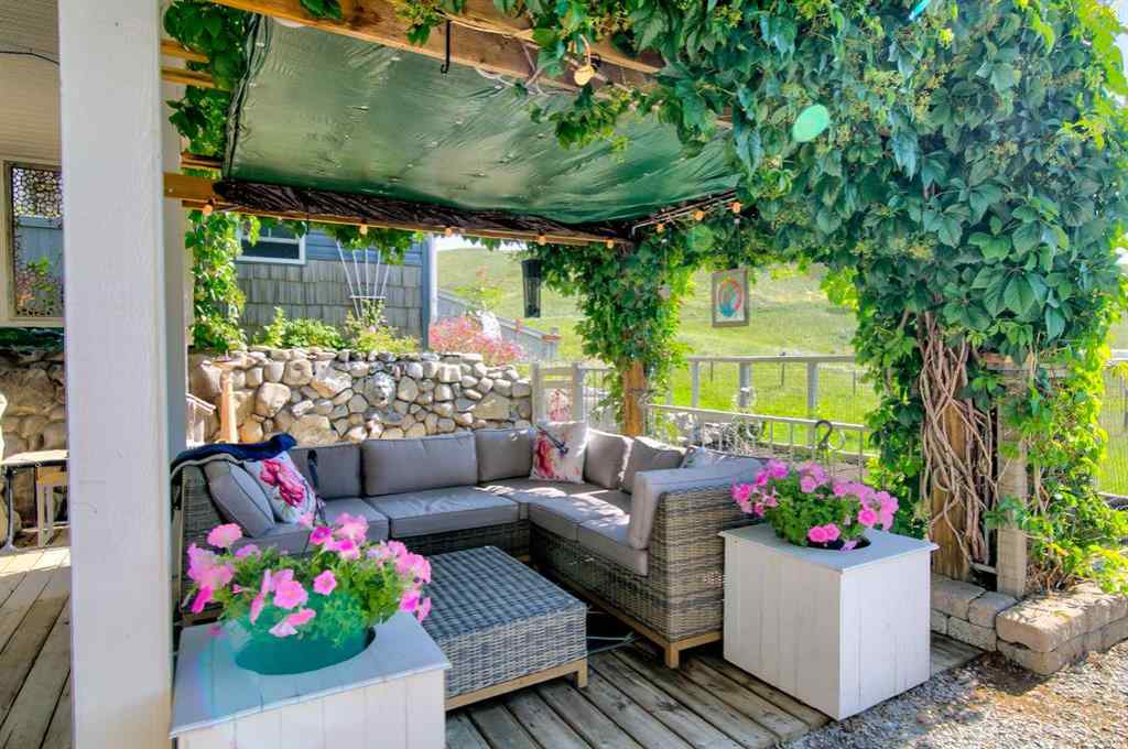 MLS® A2245263 - 506 1 Street  in NONE Rural Pincher Creek No. 9, M.D. of, Residential