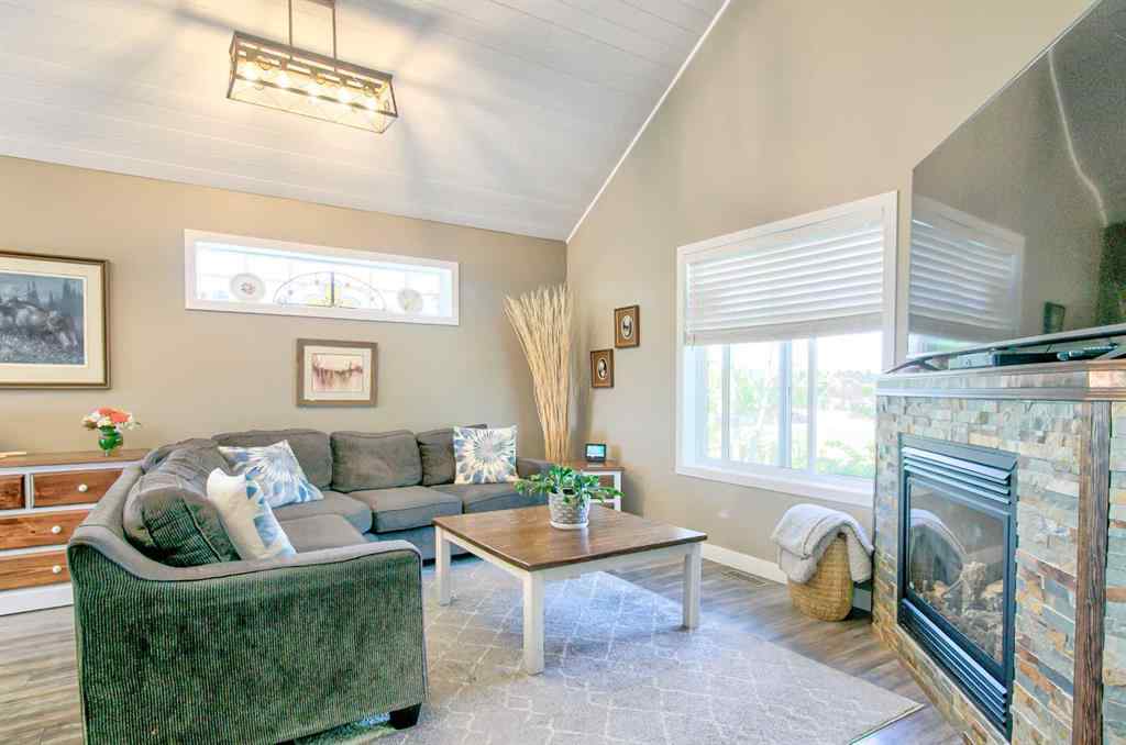 MLS® A2245263 - 506 1 Street  in NONE Rural Pincher Creek No. 9, M.D. of, Residential