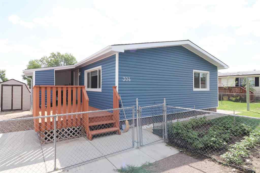 MLS® A2245266 - 304 Fleet Street SW in SW Hill Medicine Hat, Residential