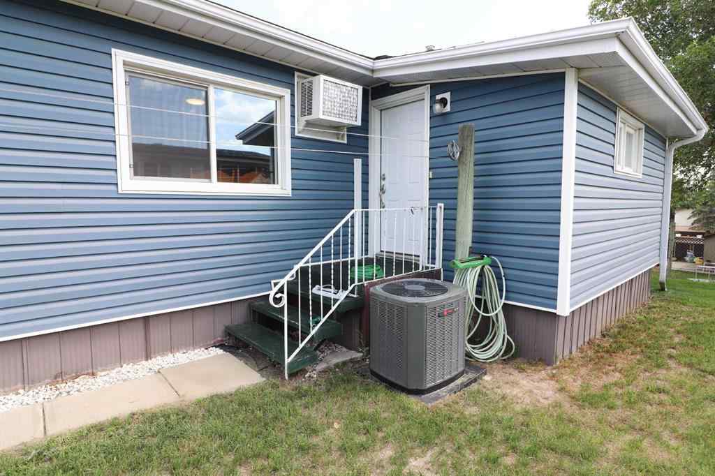 MLS® A2245266 - 304 Fleet Street SW in SW Hill Medicine Hat, Residential