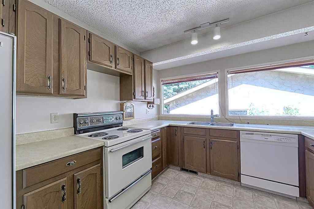 MLS® A2245281 - 84 Sunmount Close SE in Sundance Calgary, Residential