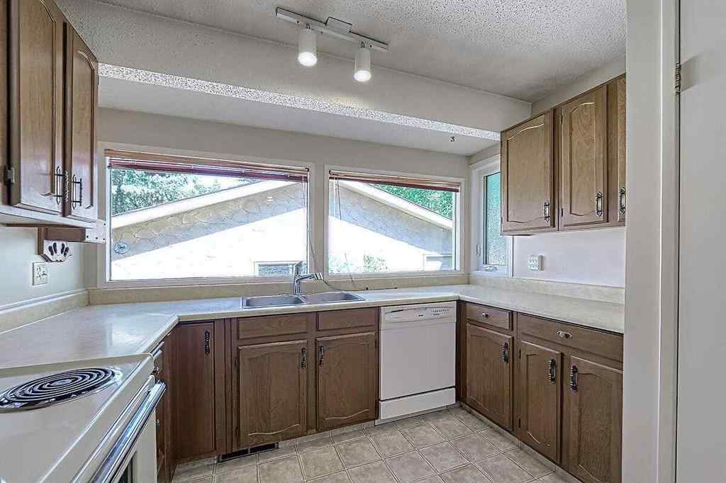 MLS® A2245281 - 84 Sunmount Close SE in Sundance Calgary, Residential