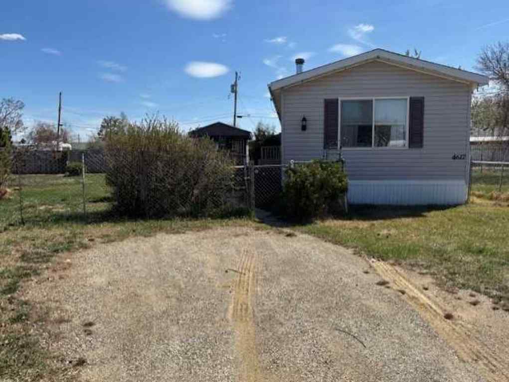 MLS® A2245292 - 4617 53 Avenue  in NONE Grimshaw, Residential