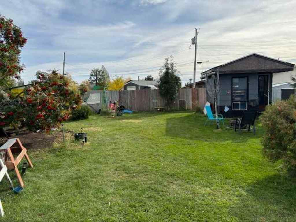 MLS® A2245292 - 4617 53 Avenue  in NONE Grimshaw, Residential