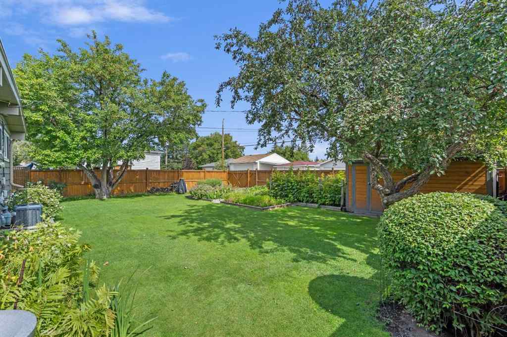 MLS® A2245296 - 4440 Brentwood Green NW in Brentwood Calgary, Residential