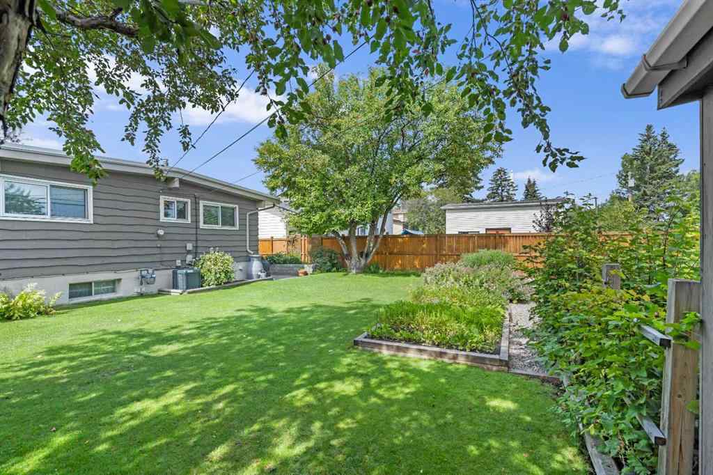 MLS® A2245296 - 4440 Brentwood Green NW in Brentwood Calgary, Residential