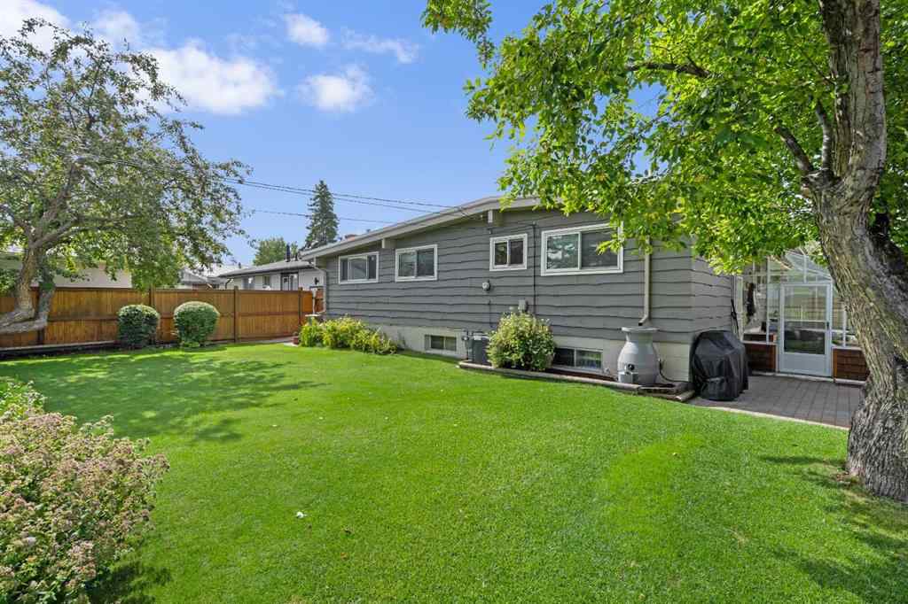 MLS® A2245296 - 4440 Brentwood Green NW in Brentwood Calgary, Residential