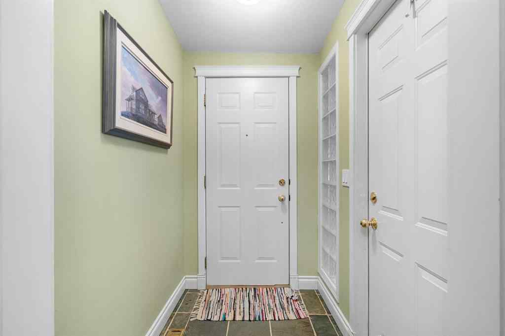 MLS® A2245296 - 4440 Brentwood Green NW in Brentwood Calgary, Residential