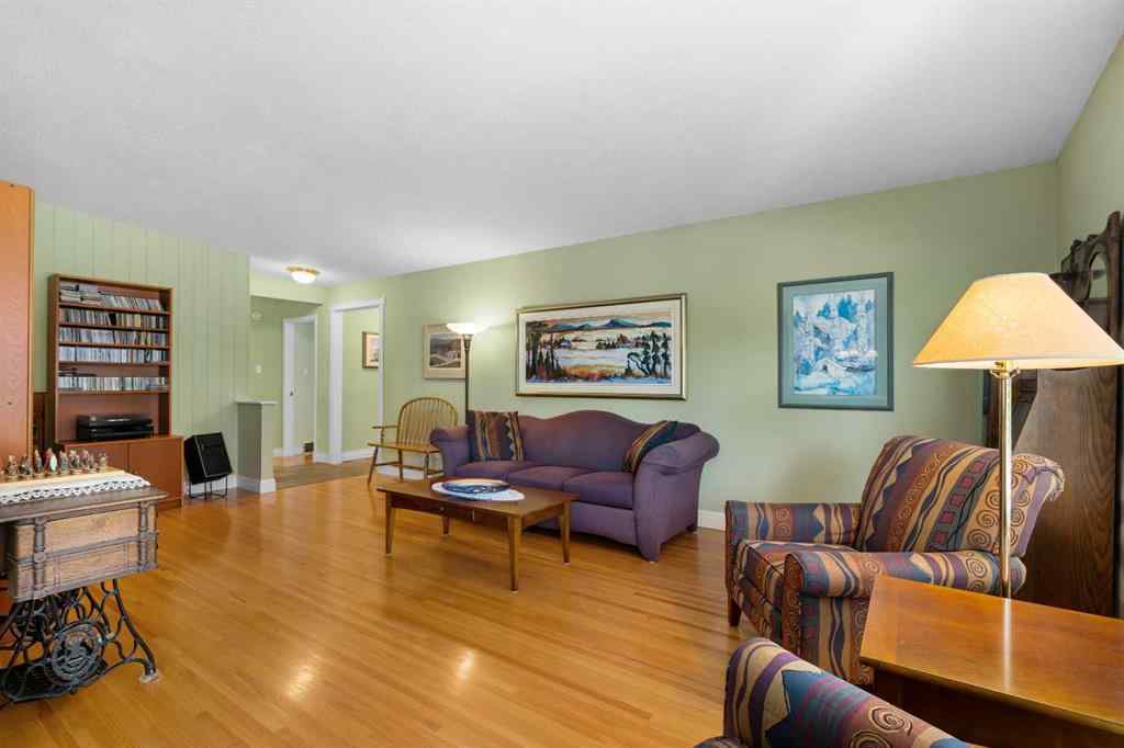 MLS® A2245296 - 4440 Brentwood Green NW in Brentwood Calgary, Residential