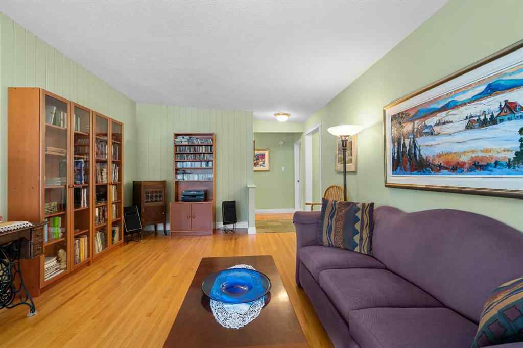 MLS® A2245296 - 4440 Brentwood Green NW in Brentwood Calgary, Residential