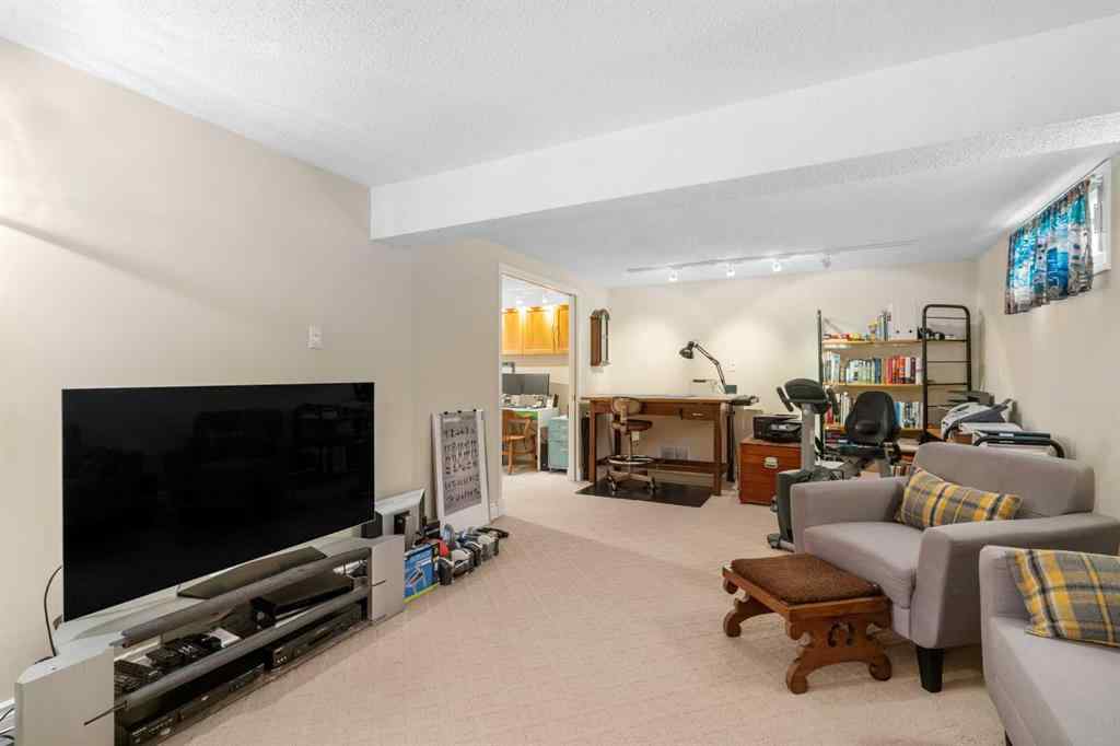 MLS® A2245296 - 4440 Brentwood Green NW in Brentwood Calgary, Residential