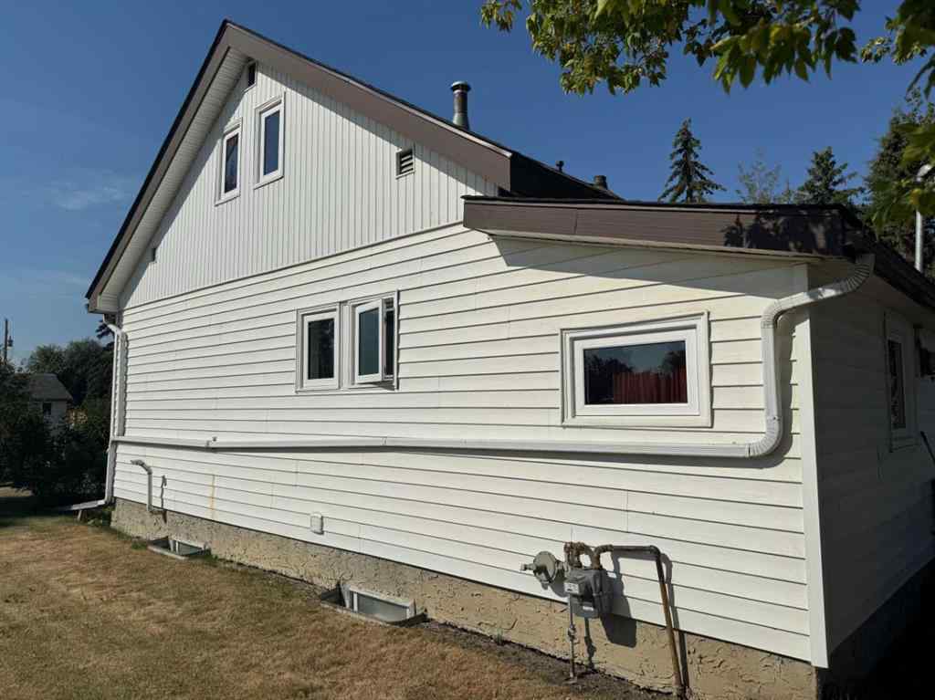 MLS® A2245305 - 210 3 Avenue N.E.   in NONE McLennan, Residential
