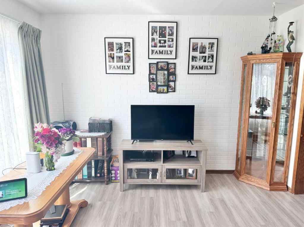 MLS® A2245305 - 210 3 Avenue N.E.   in NONE McLennan, Residential