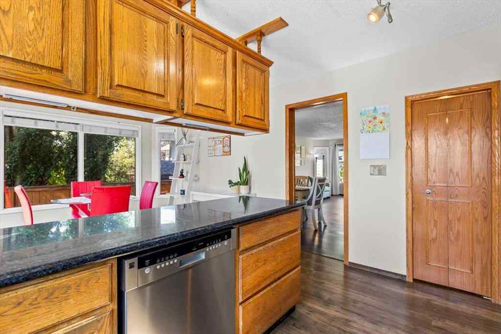 MLS® A2245315 - 88 Sundown Green SE in Sundance Calgary, Residential