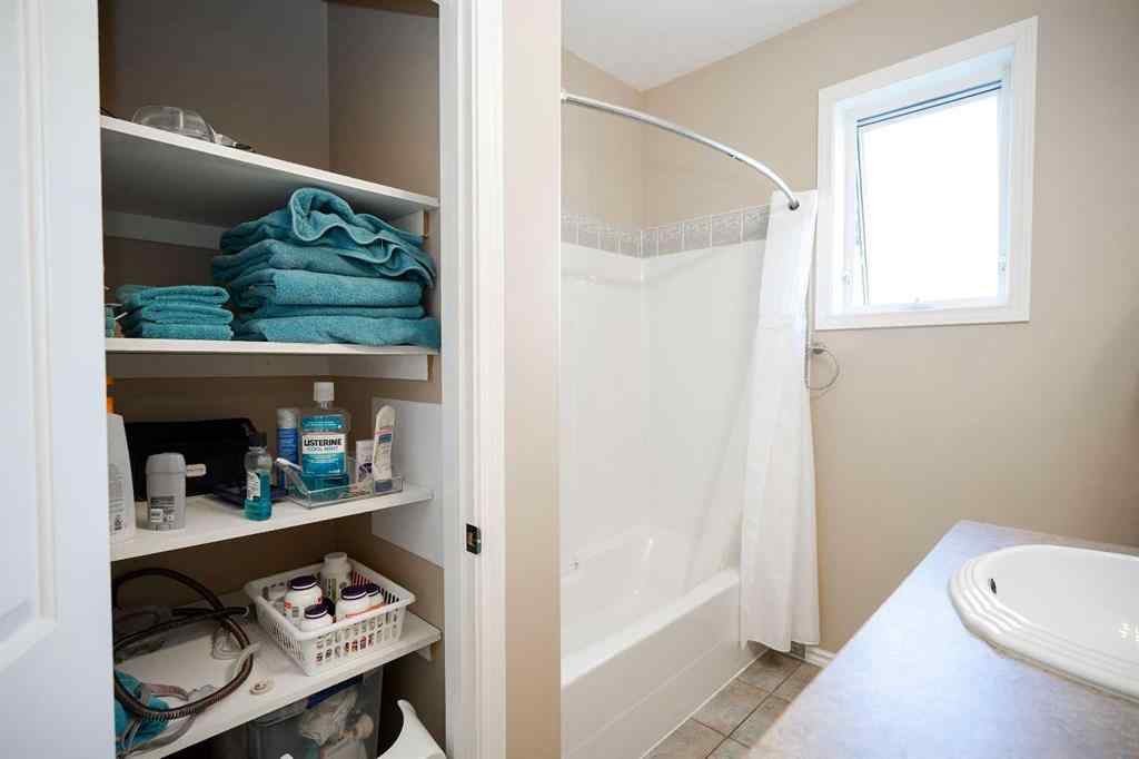 MLS® A2245336 - 4713 Westbrooke Road  in Valley Ridge Blackfalds, Residential