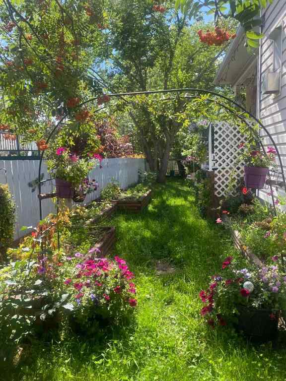 MLS® A2245338 - 10411 109 Avenue  in NONE High Level, Residential