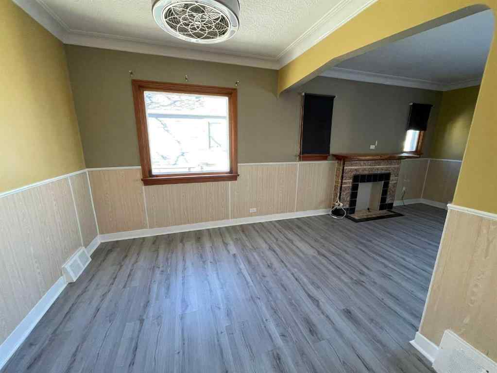 MLS® A2245352 - 405 15 Avenue NE in Renfrew Calgary, Residential
