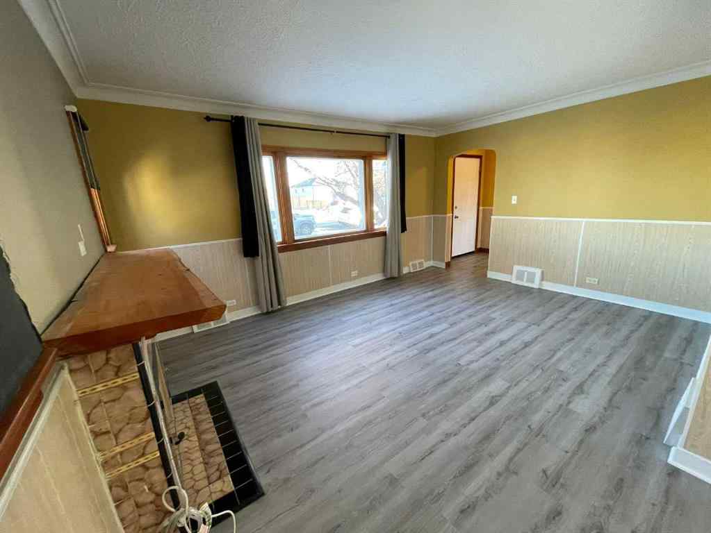 MLS® A2245352 - 405 15 Avenue NE in Renfrew Calgary, Residential