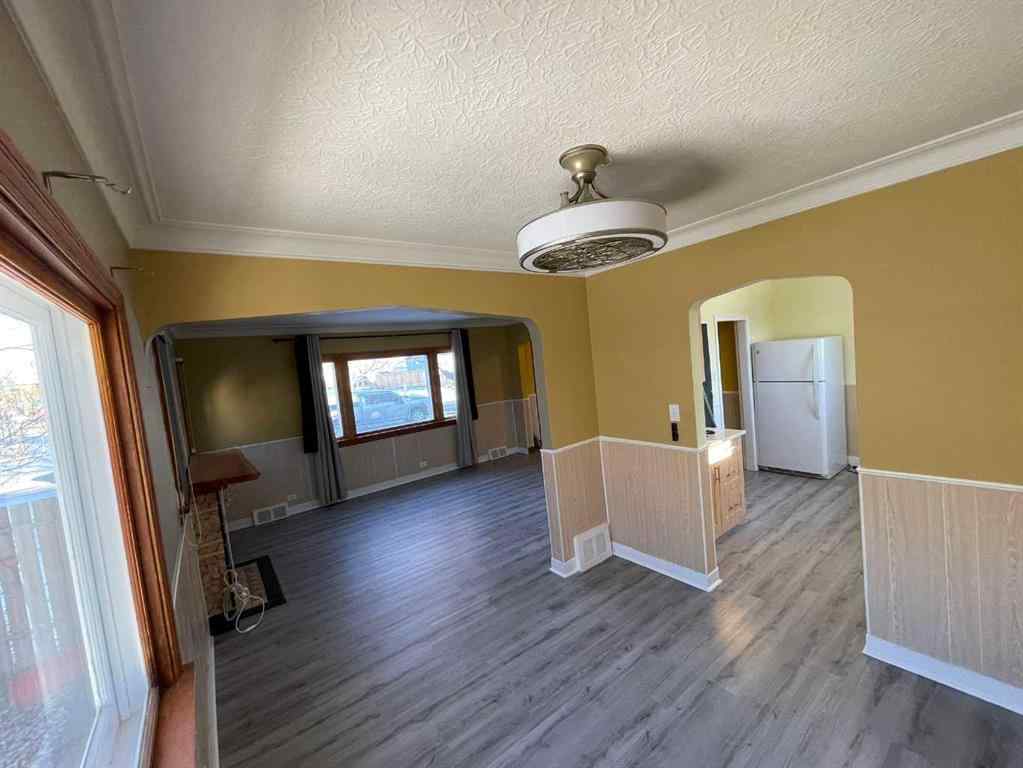MLS® A2245352 - 405 15 Avenue NE in Renfrew Calgary, Residential