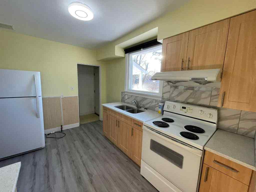 MLS® A2245352 - 405 15 Avenue NE in Renfrew Calgary, Residential