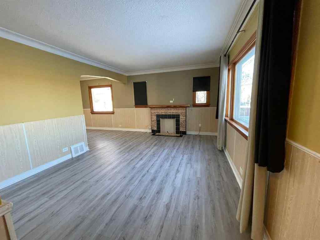 MLS® A2245352 - 405 15 Avenue NE in Renfrew Calgary, Residential