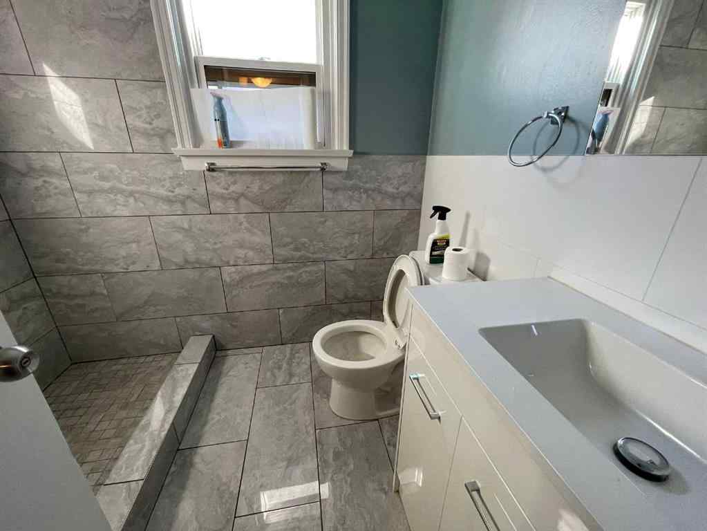 MLS® A2245352 - 405 15 Avenue NE in Renfrew Calgary, Residential