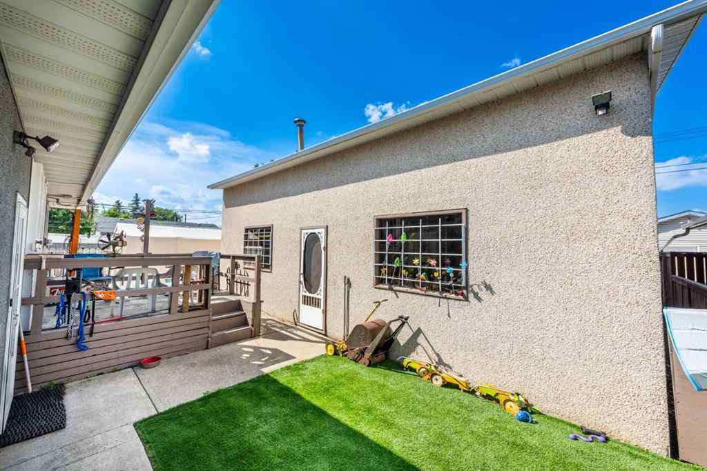MLS® A2245360 - 4518 Forman Crescent SE in Forest Heights Calgary, Residential
