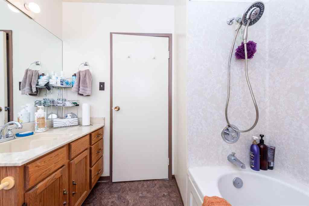 MLS® A2245360 - 4518 Forman Crescent SE in Forest Heights Calgary, Residential