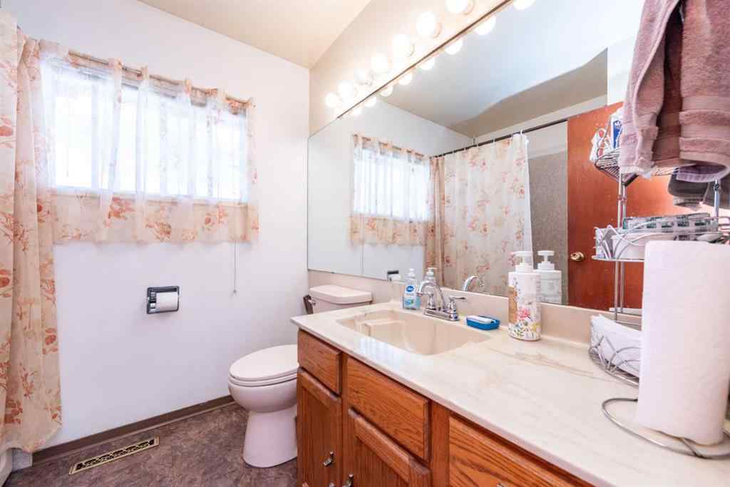 MLS® A2245360 - 4518 Forman Crescent SE in Forest Heights Calgary, Residential