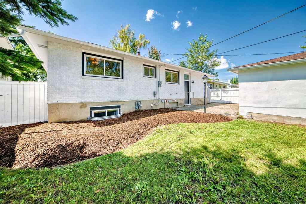 MLS® A2245367 - 4020 Varsity Drive NW in Varsity Calgary, Residential