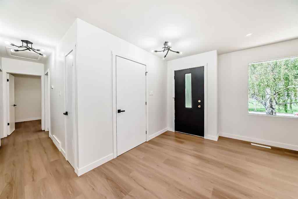 MLS® A2245367 - 4020 Varsity Drive NW in Varsity Calgary, Residential