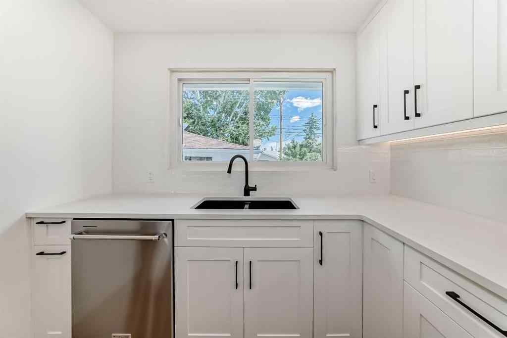 MLS® A2245367 - 4020 Varsity Drive NW in Varsity Calgary, Residential