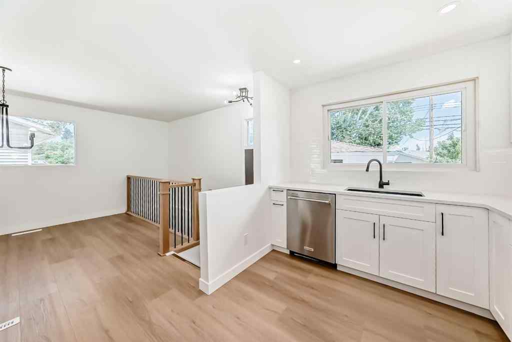 MLS® A2245367 - 4020 Varsity Drive NW in Varsity Calgary, Residential