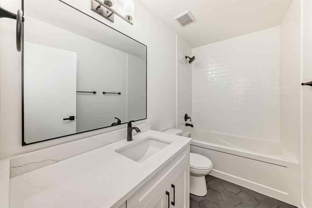 MLS® A2245367 - 4020 Varsity Drive NW in Varsity Calgary, Residential