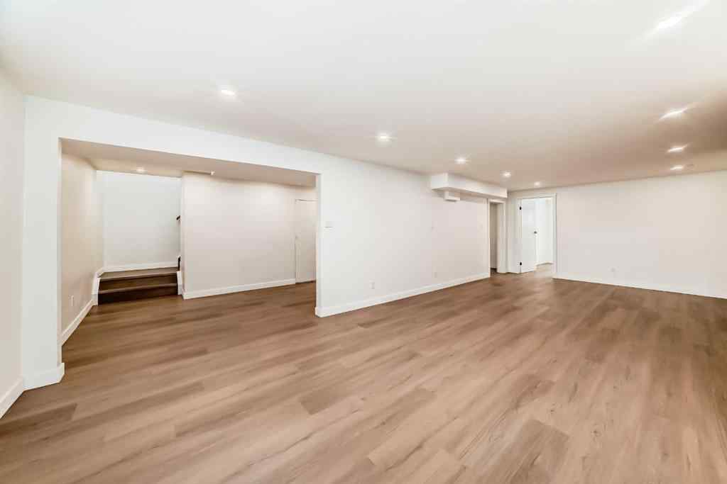 MLS® A2245367 - 4020 Varsity Drive NW in Varsity Calgary, Residential