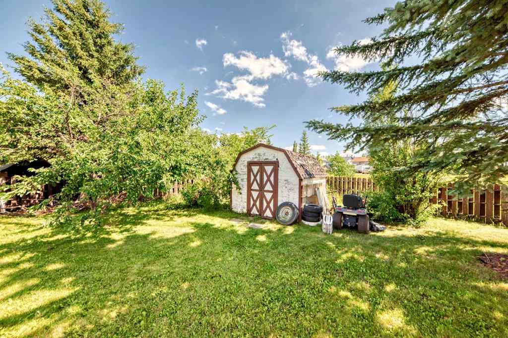 MLS® A2245381 - 14 Birch Close  in NONE Olds, Residential