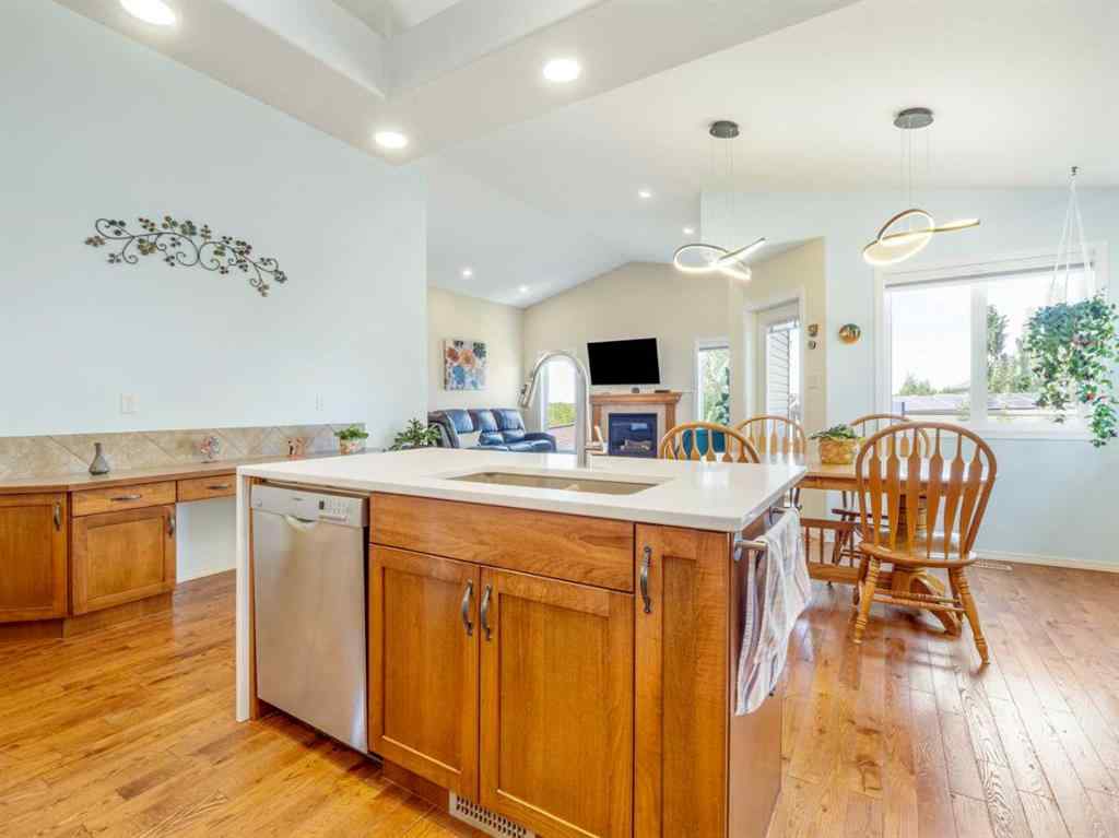 MLS® A2245409 - 656 Florence Ho Leong Crescent N in Legacy Ridge / Hardieville Lethbridge, Residential