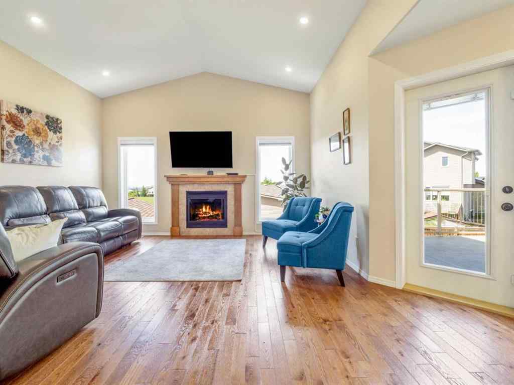 MLS® A2245409 - 656 Florence Ho Leong Crescent N in Legacy Ridge / Hardieville Lethbridge, Residential