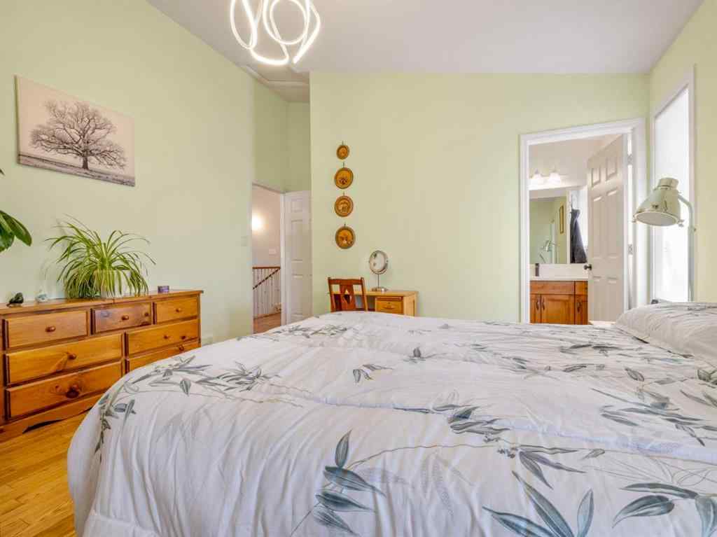 MLS® A2245409 - 656 Florence Ho Leong Crescent N in Legacy Ridge / Hardieville Lethbridge, Residential
