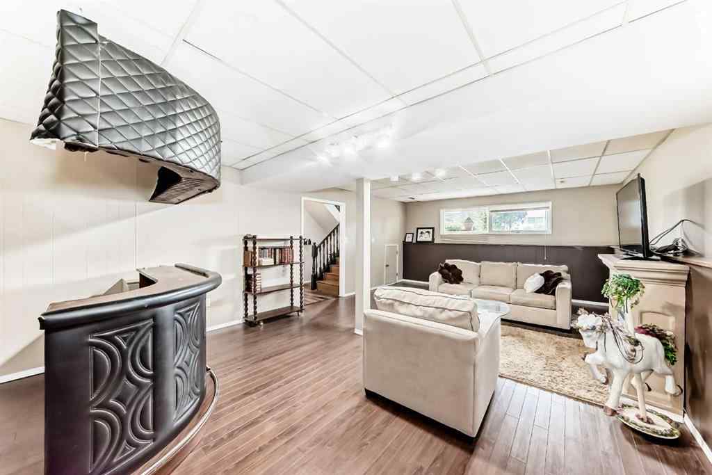 MLS® A2245459 - 35 Pensville Road SE in Penbrooke Meadows Calgary, Residential