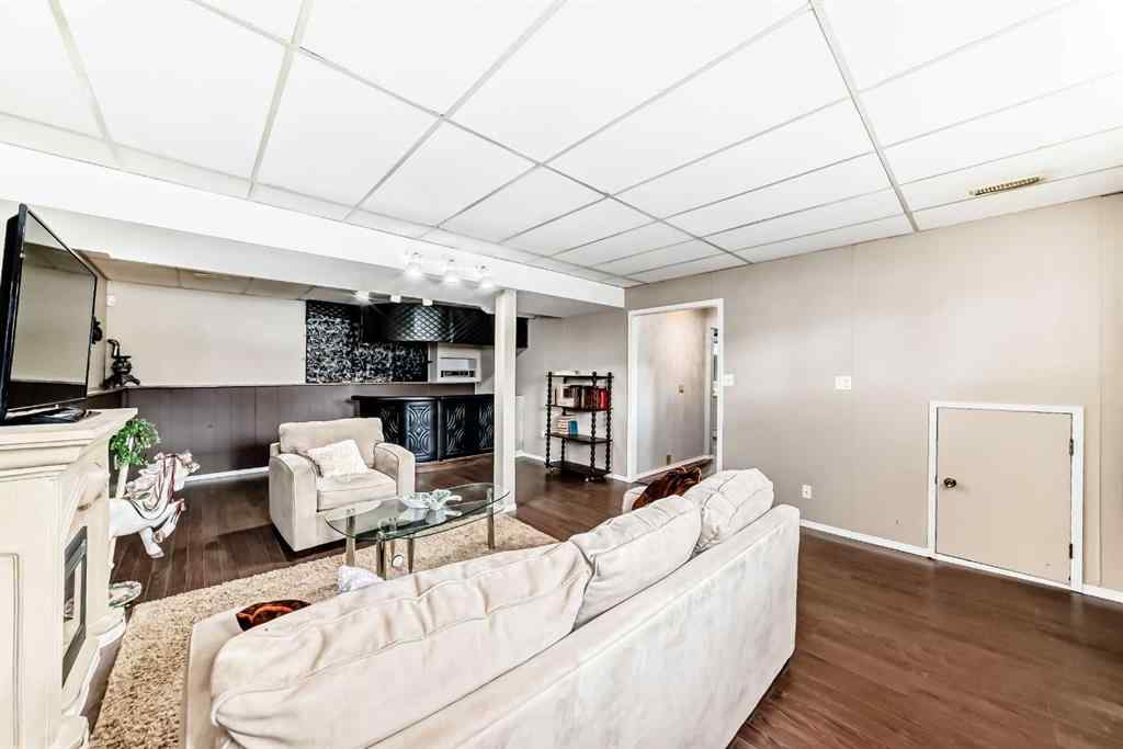 MLS® A2245459 - 35 Pensville Road SE in Penbrooke Meadows Calgary, Residential