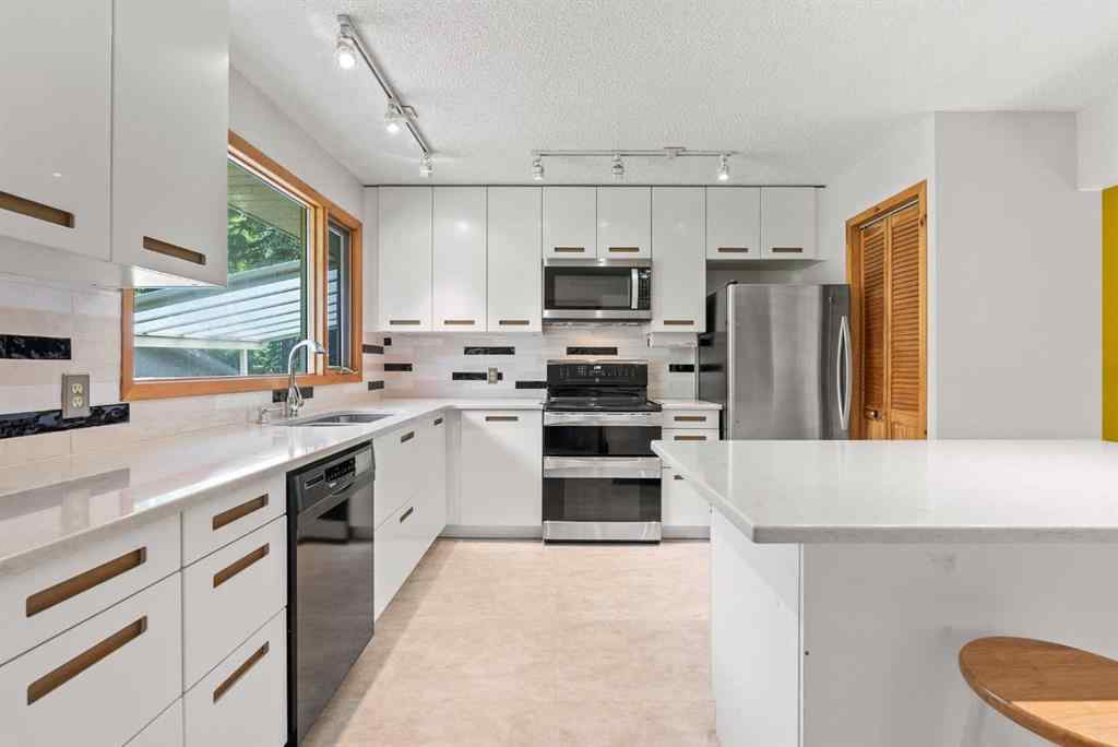 MLS® A2245460 - 210 Dalgleish Bay NW in Dalhousie Calgary, Residential