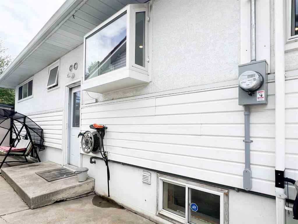 MLS® A2245468 - 85 Malibou Road SW in Meadowlark Park Calgary, Residential