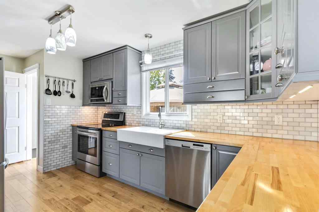 MLS® A2245469 - 129 Ermine Crescent  in Thickwood Fort McMurray, Residential