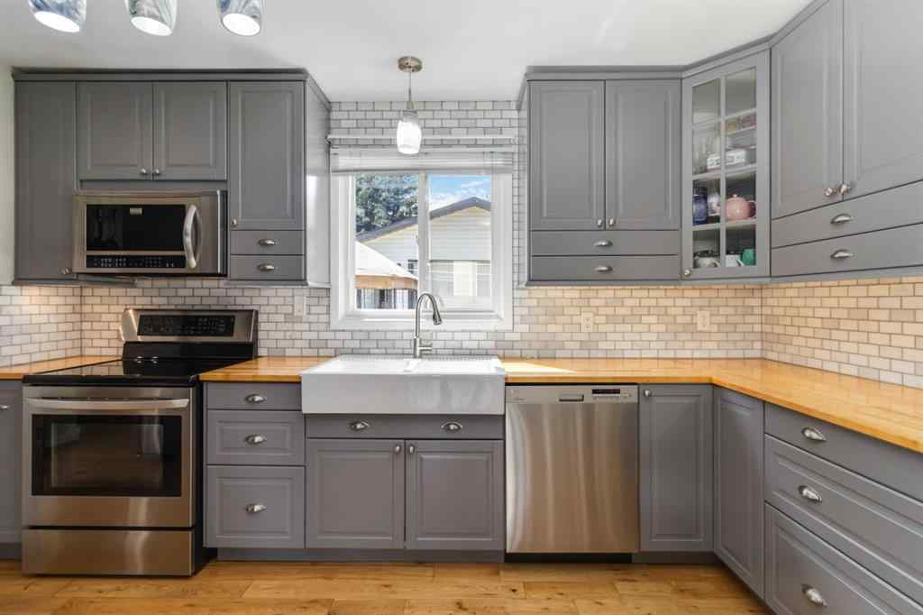 MLS® A2245469 - 129 Ermine Crescent  in Thickwood Fort McMurray, Residential