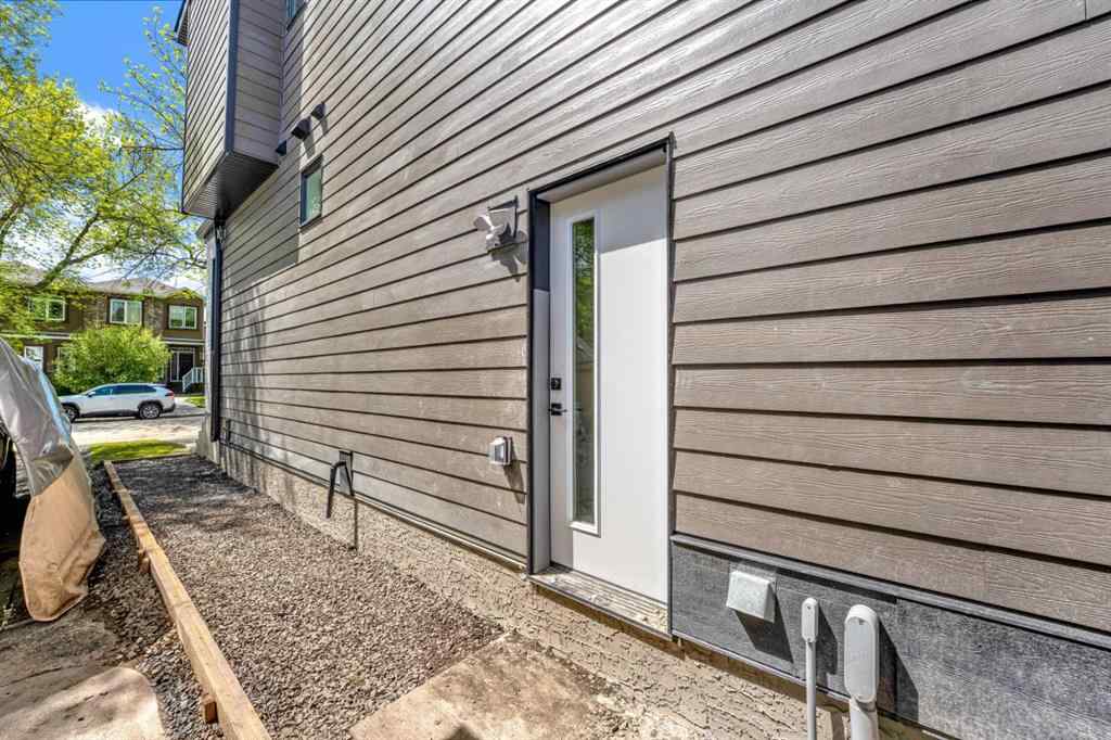MLS® A2245496 - 432 23 Avenue NW in Mount Pleasant Calgary, Residential