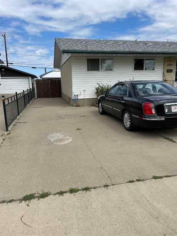 MLS® A2245498 - 1286 Crockford Crescent NW in Northwest Crescent Heights Medicine Hat, Residential